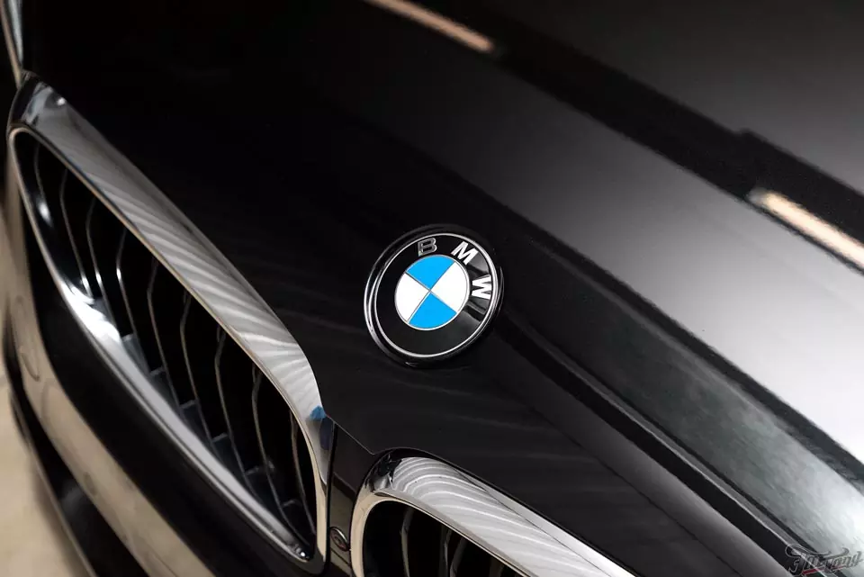 BMW 540i. Восстановительная полировка кузова и защита керамикой.